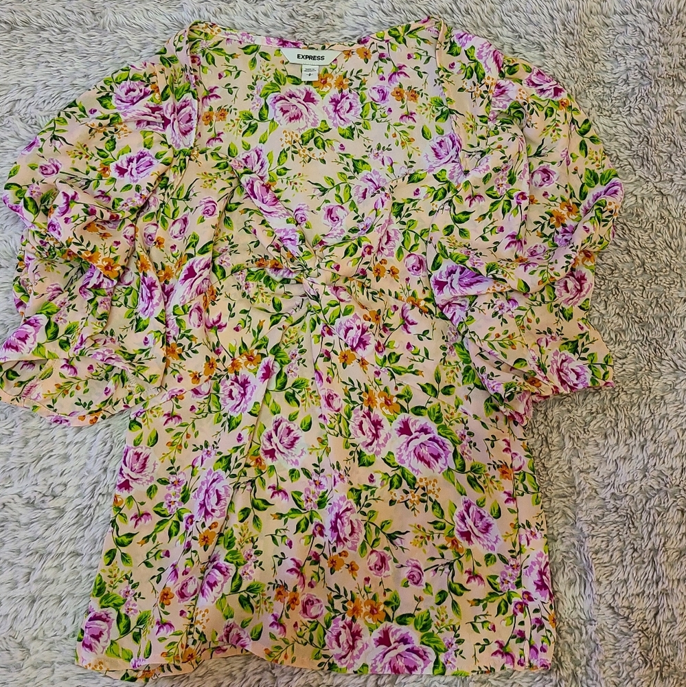 Express Spring Top - Picture 2 of 6